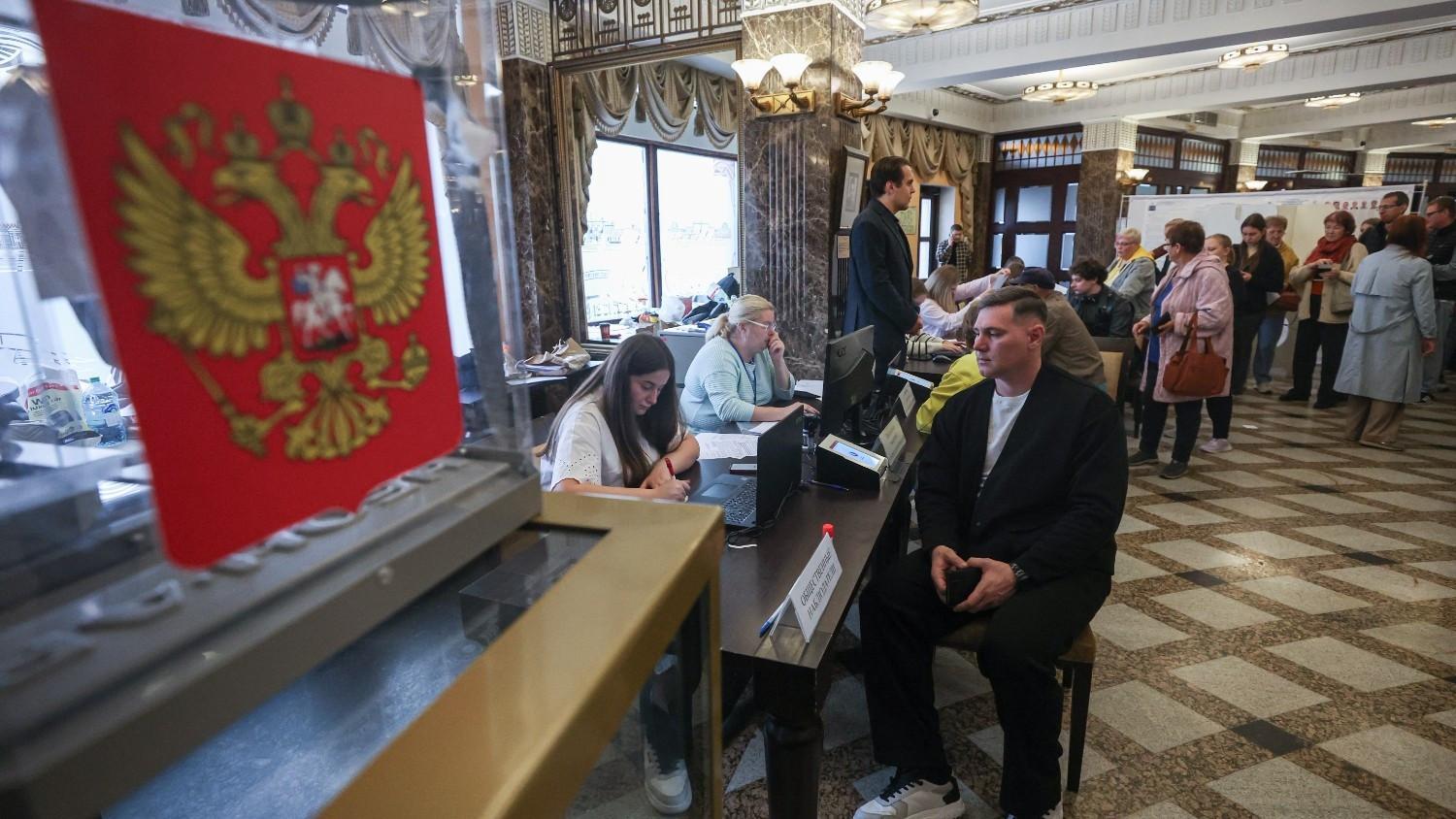 Russians begin voting in election as war drags on
