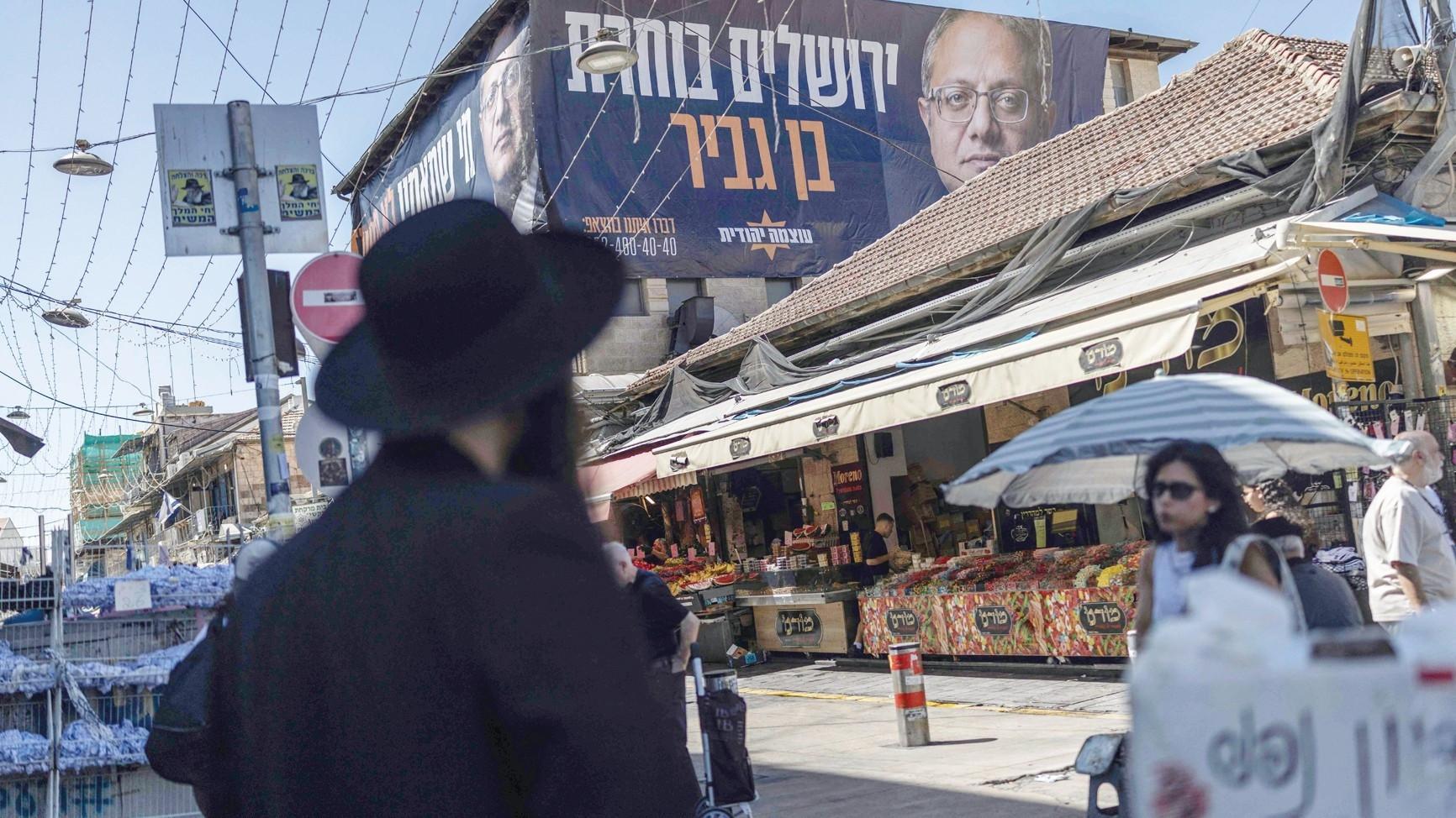 Netanyahu, ministers, thousands of Israelis enter Western Wall plaza