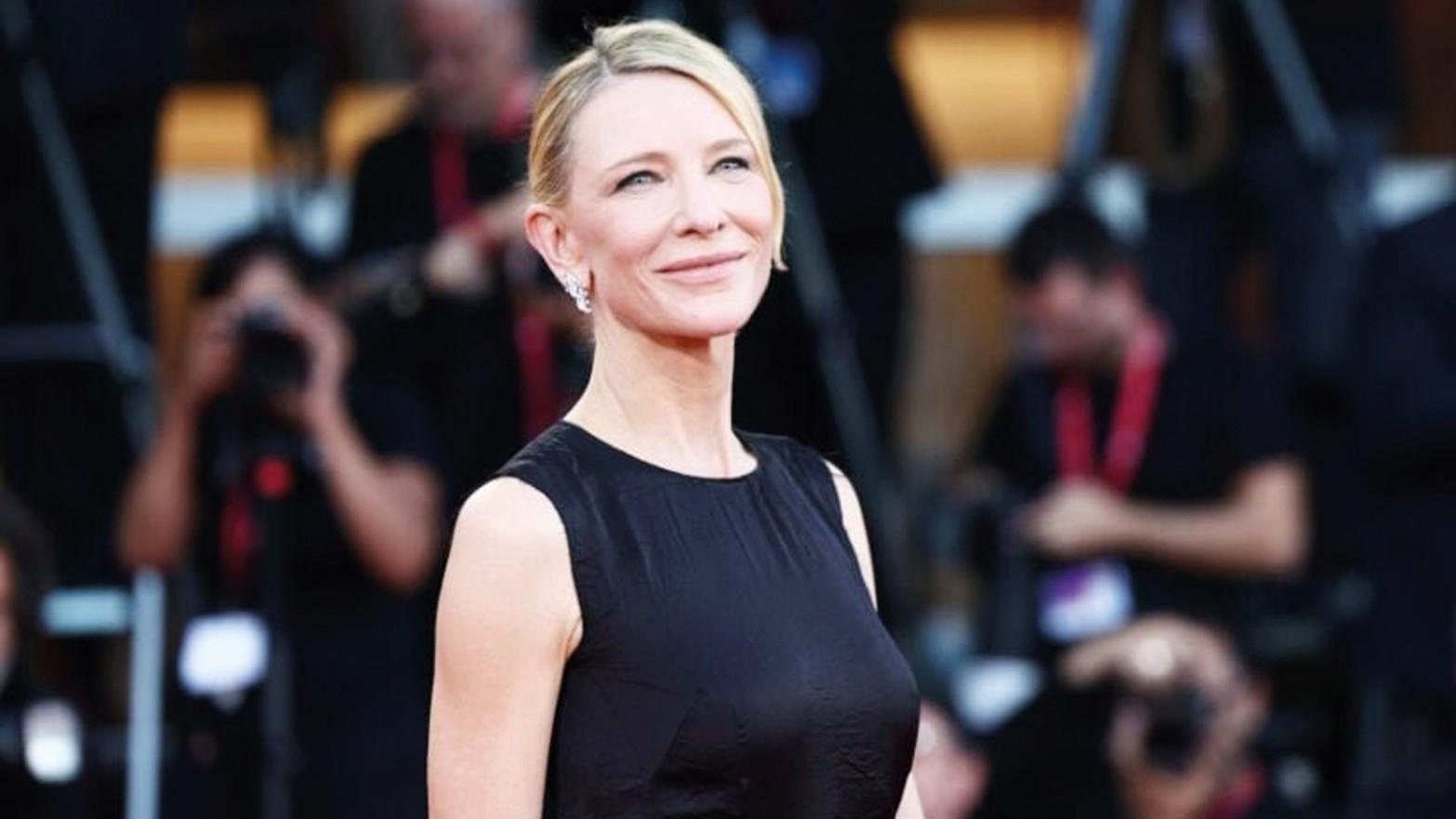 Cate Blanchett asks London theatergoers to stop filming