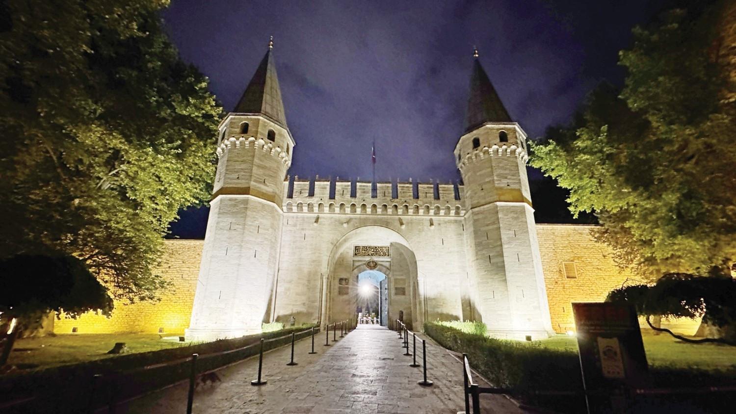 Topkapı Palace draws nearly 32,000 visitors for summer night tours