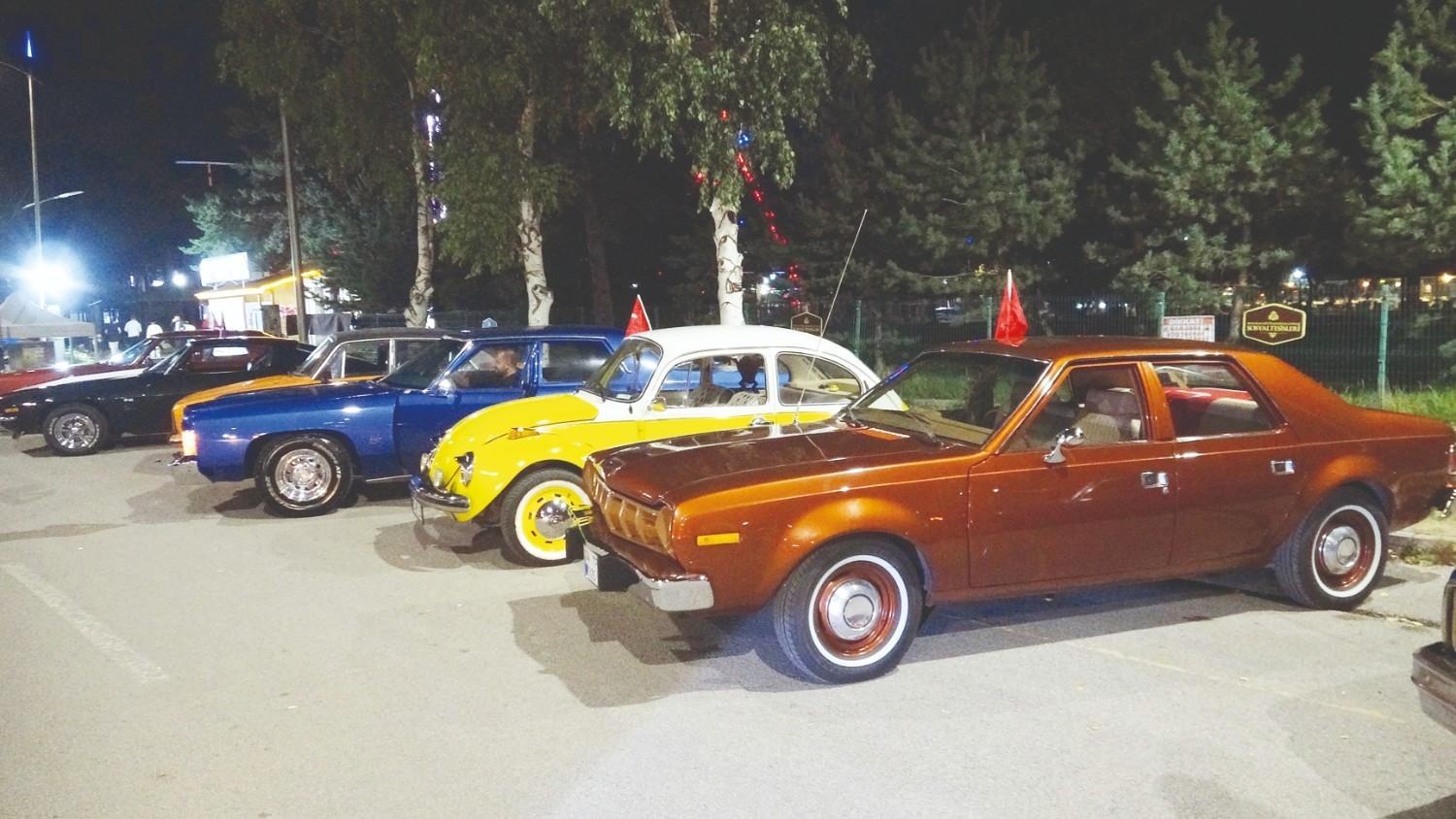 Classic car parade brings nostalgia to Erzurum streets