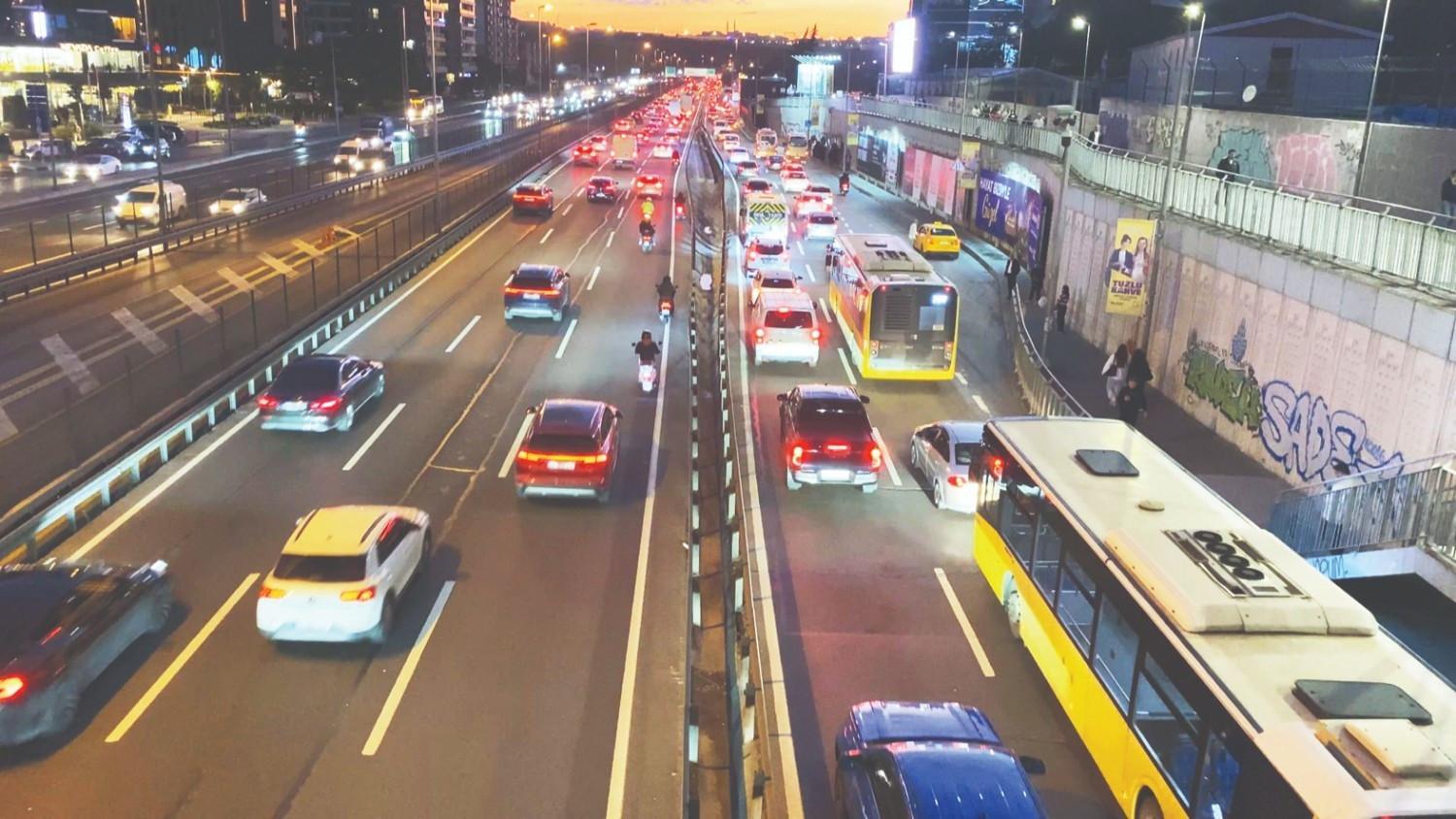 Istanbul’s traffic gridlock costs residents 12 days a year: Report