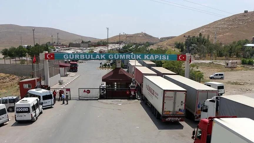Hundreds of trucks jam Türkiye-Iran border crossing