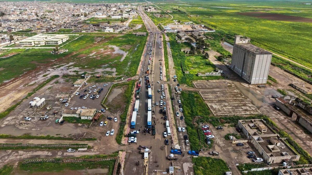 Syria says sending imported petrol to Iraq