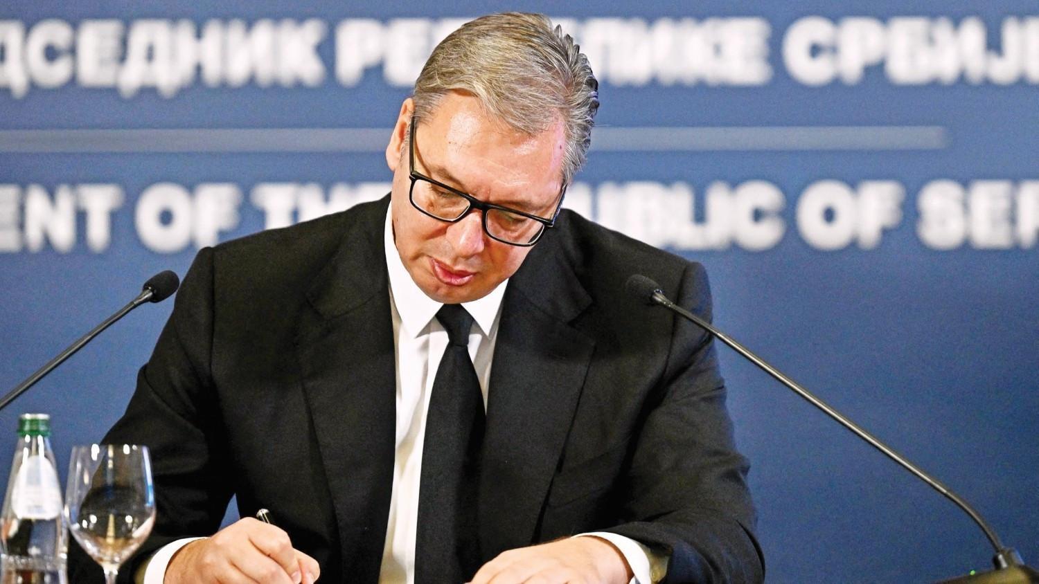 Serbian president announces resignation