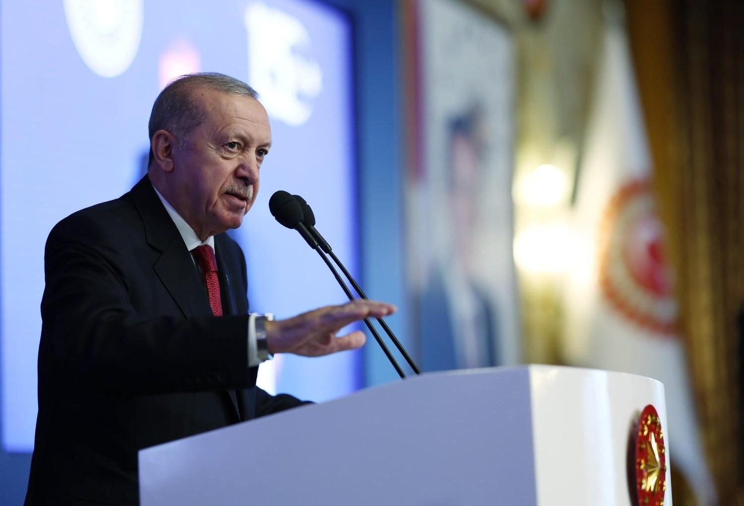 Erdoğan convenes economic team over fund crisis