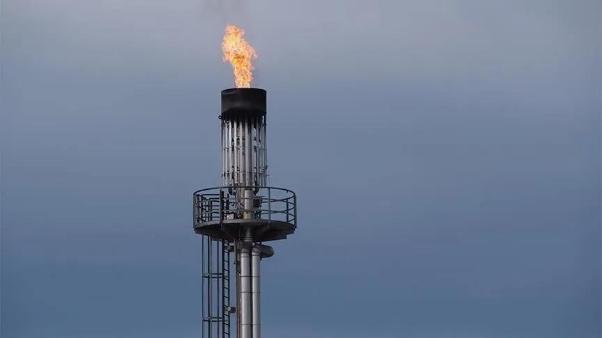 Spain caps gas tariff rises, extends fuel tax cuts