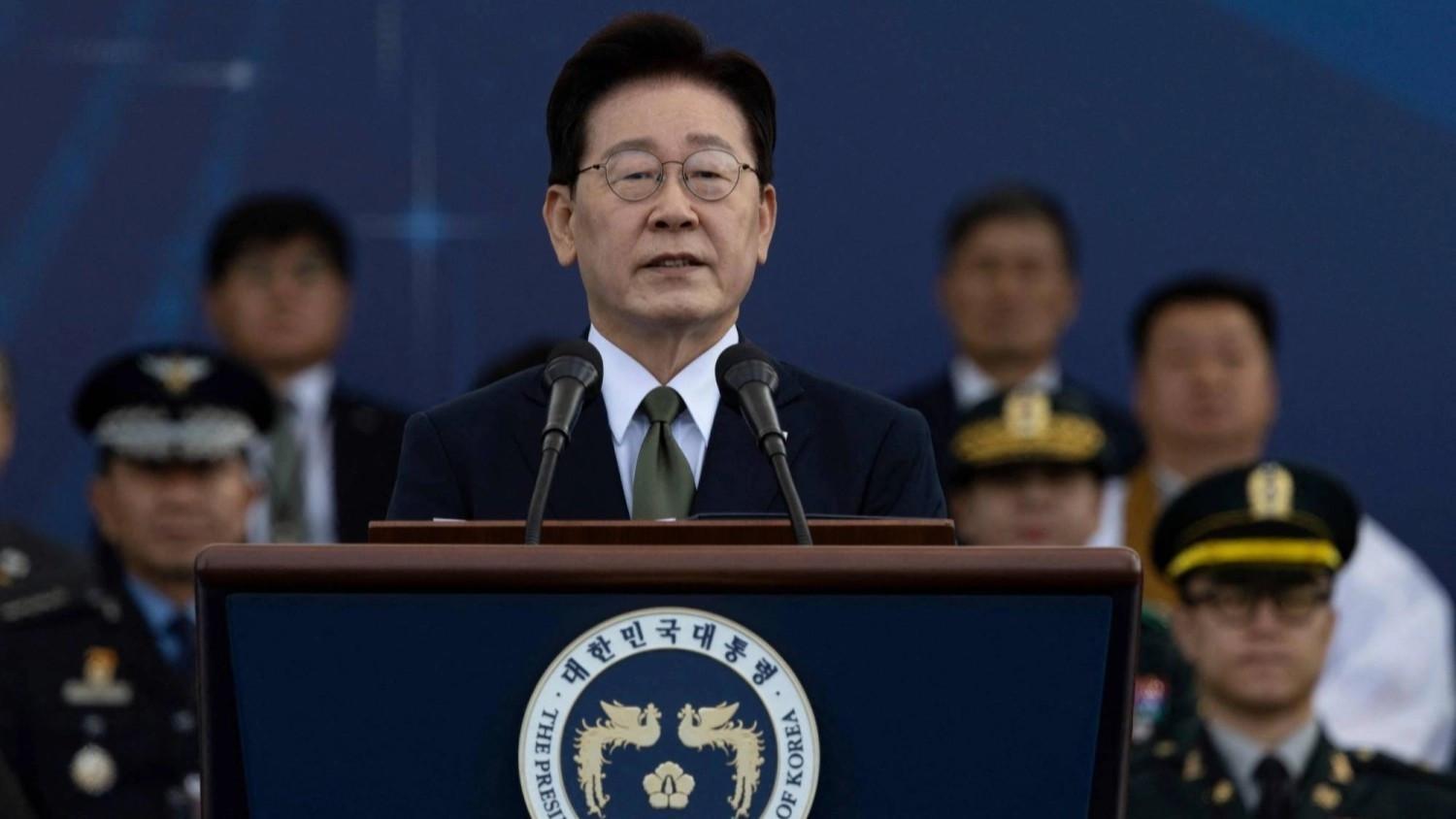 South Korea leader urges Pyongyang dialogue