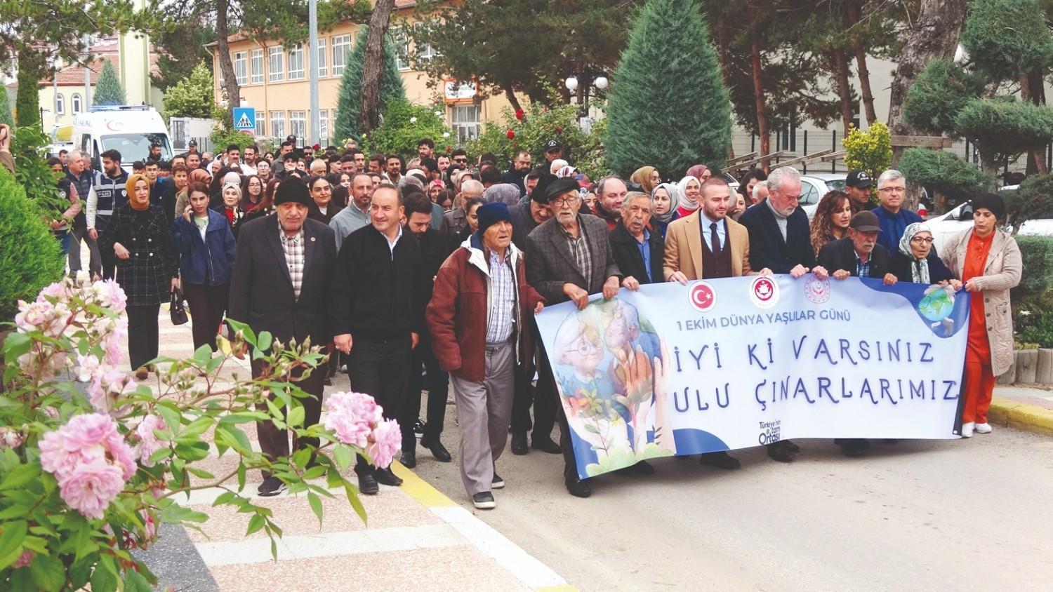 Nationwide marches mark older persons day in Türkiye