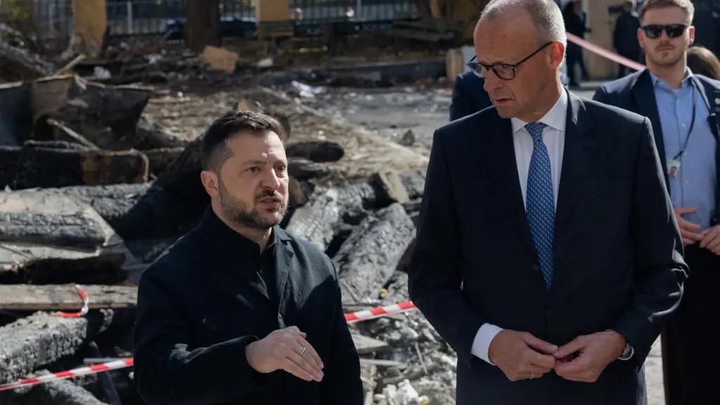Russia strikes hit Kiev as Germany’s Merz visits