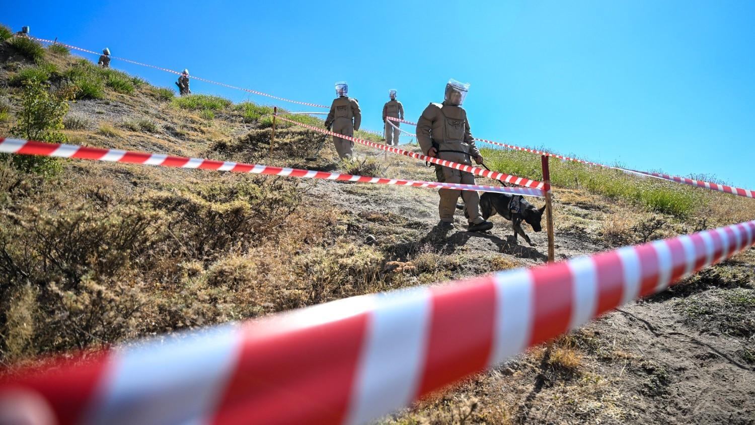 Turkish troops conduct mine clearance near Iraq border
