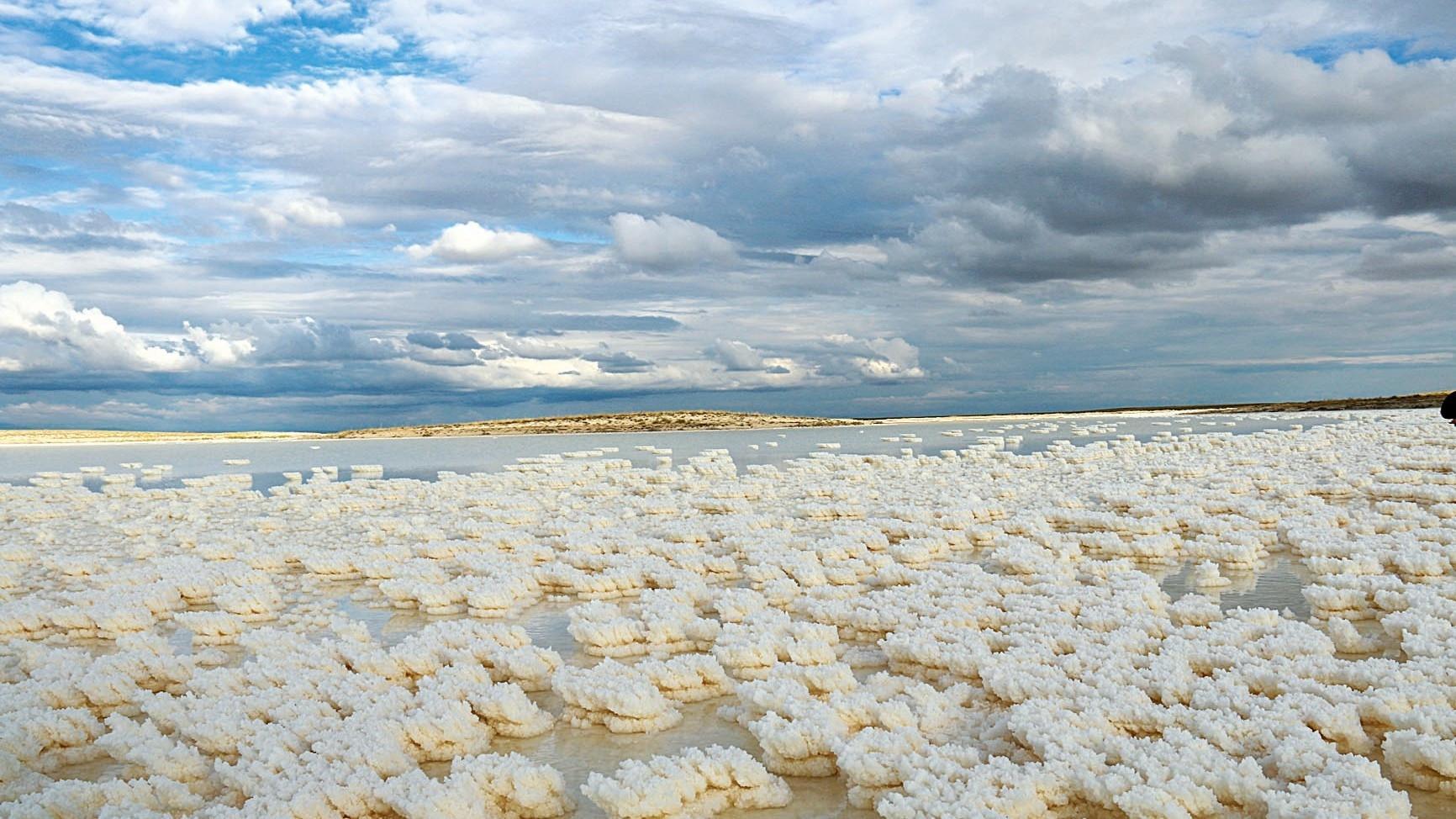 Crystallized salt draws photographers to Türkiye’s Tuz Lake