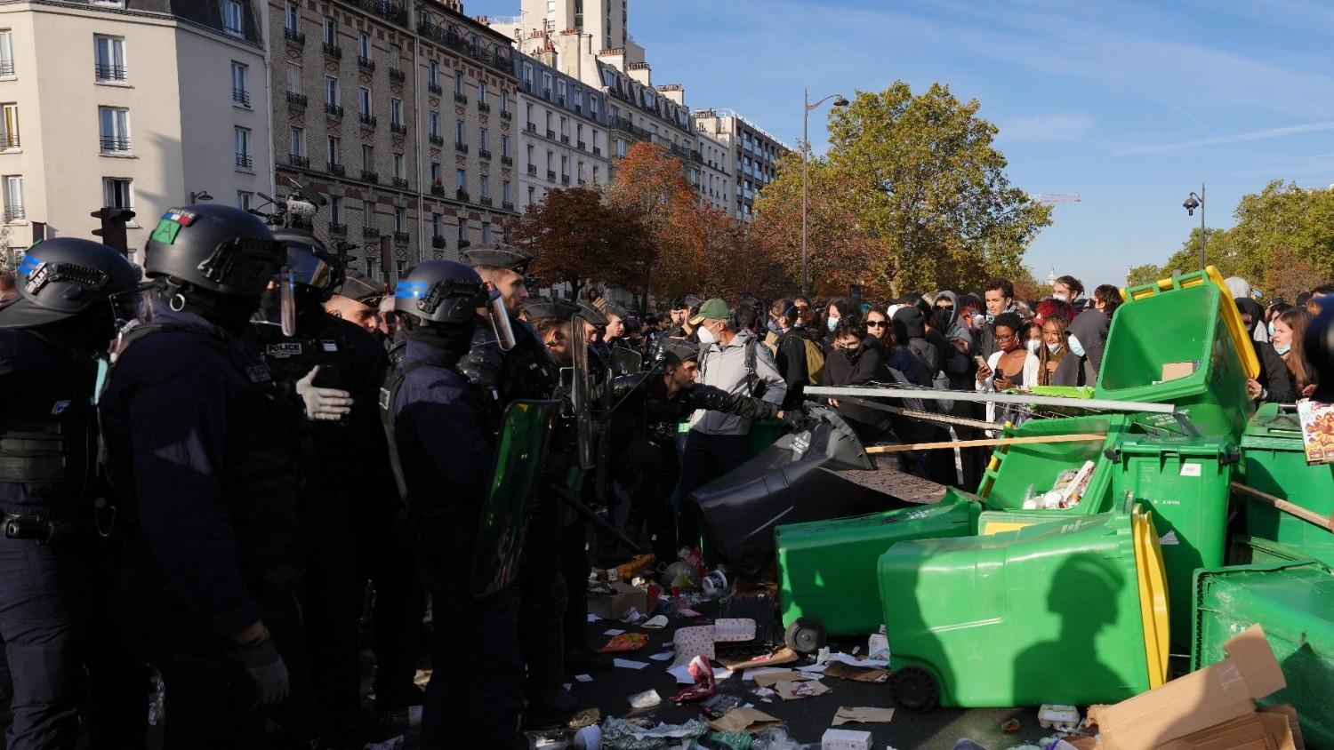 Thousands mass in France for high school protests