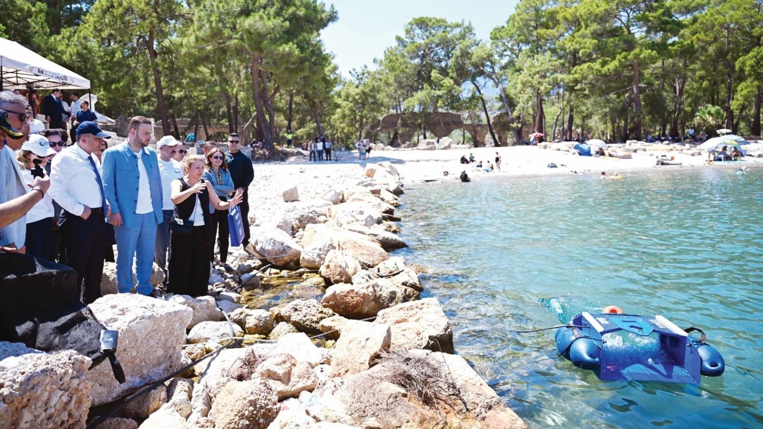Antalya takes underwater ‘X-ray’ to assess marine damage