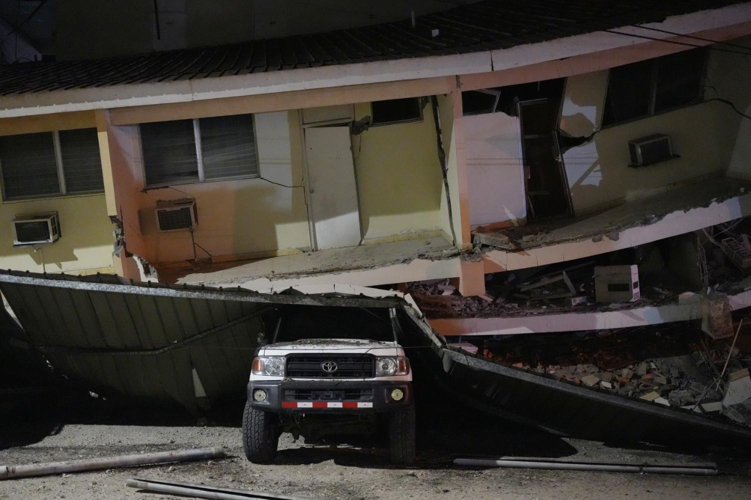 Powerful 7.7 quake hits Panama, damages buildings