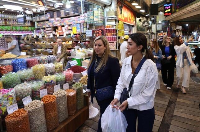 ‘Going bankrupt’: Iran shopkeepers struggle as war dims demand