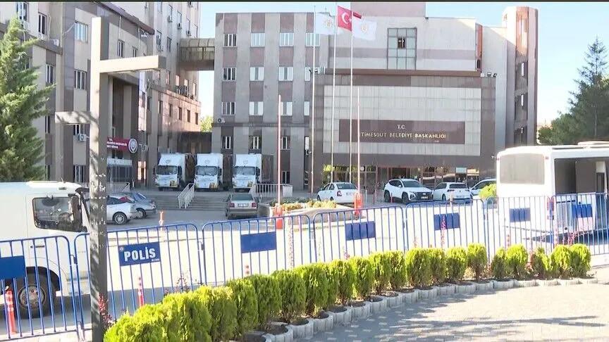 Two deputy mayors among 25 detained in Etimesgut probe