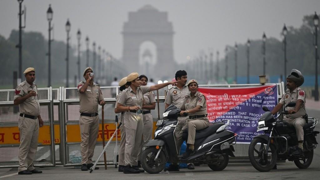 India detains top ‘cockroach’ leaders