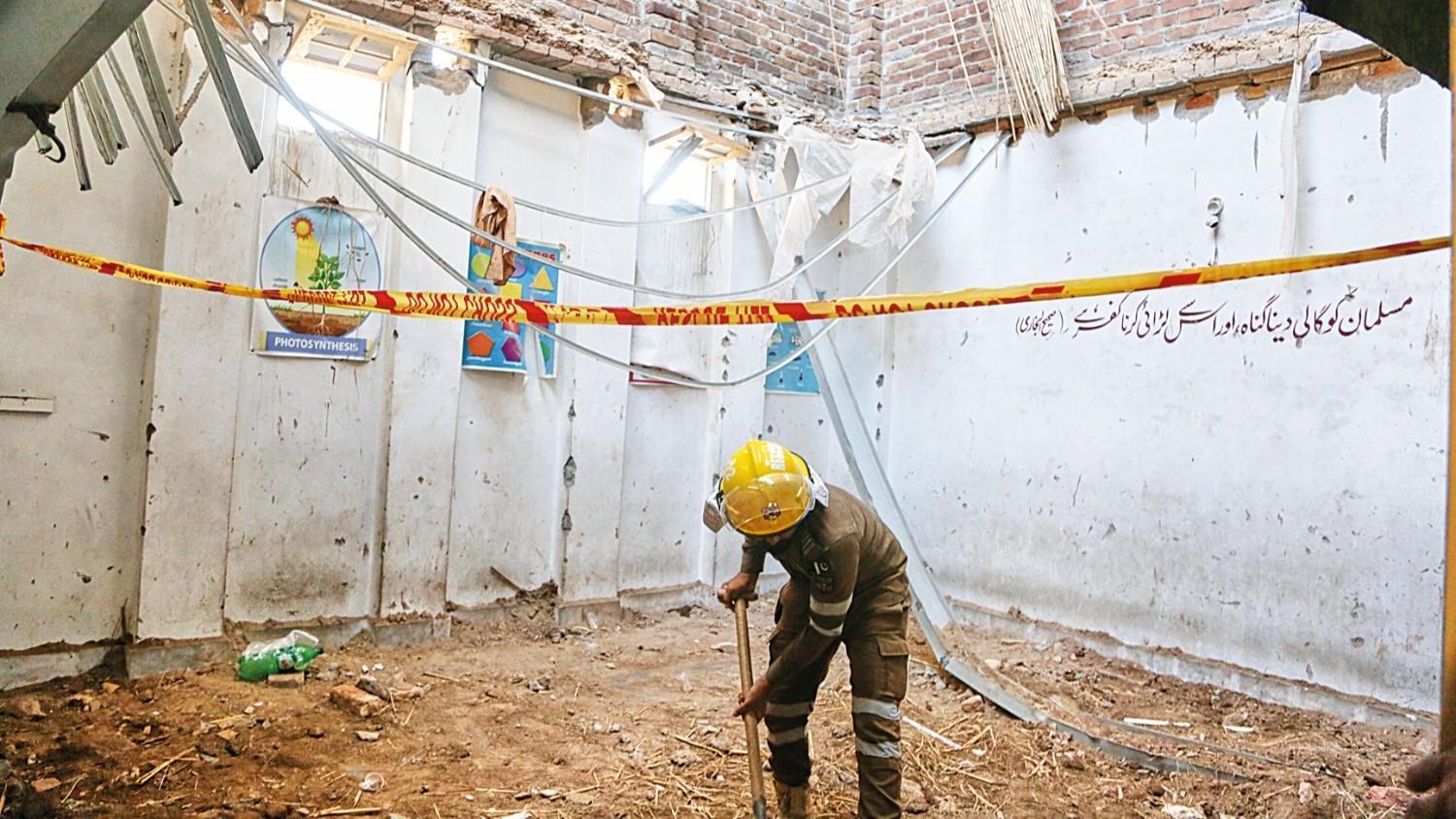 School roof collapse kills teacher, 27 children in Pakistan