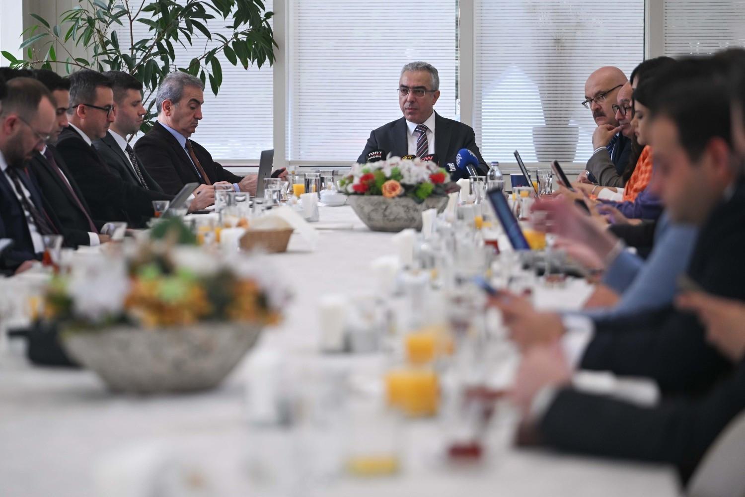 Presidential adviser points to March or April 2028 for next elections