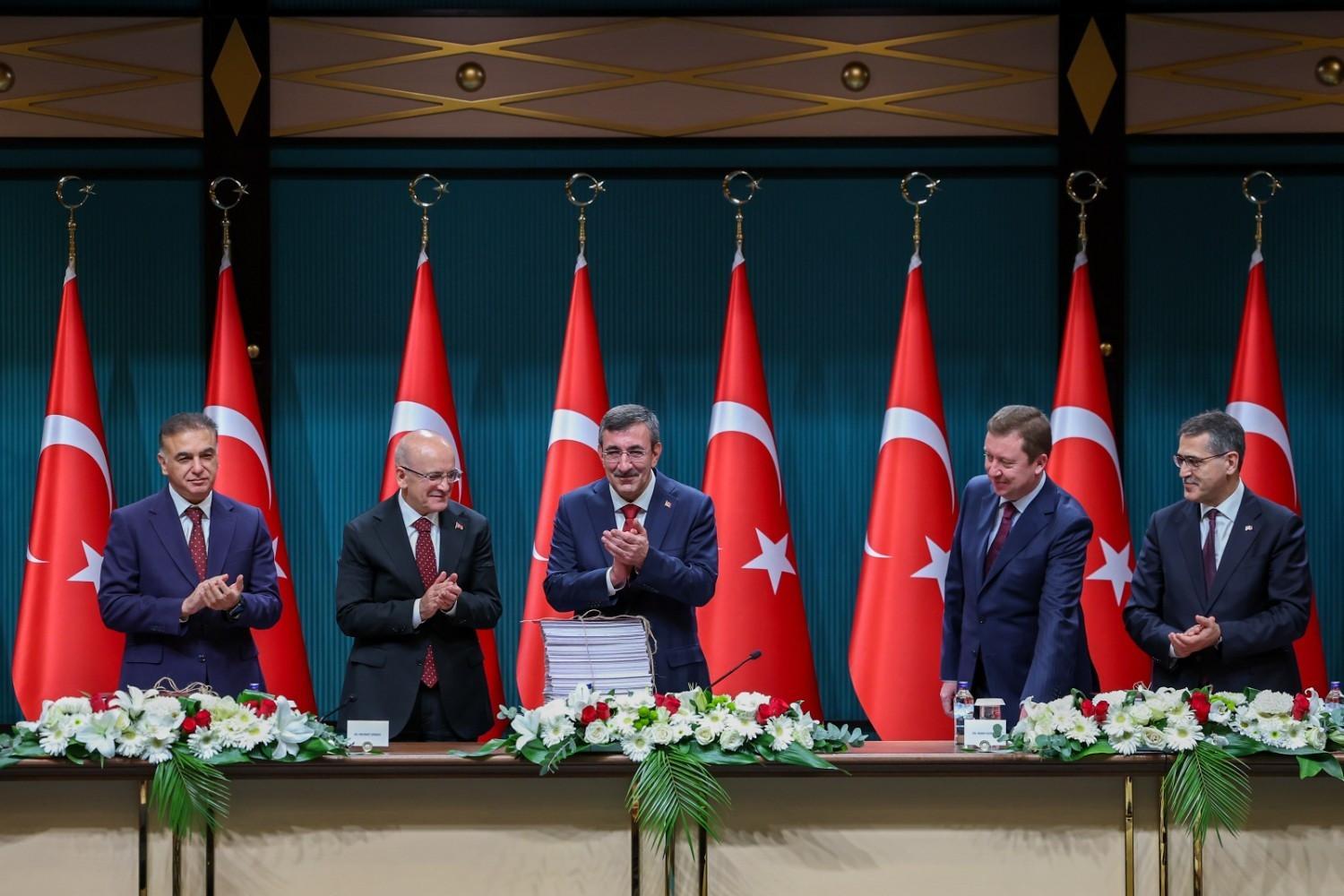 Türkiye targets 4.2 percent growth in 2027 as government unveils budget proposal