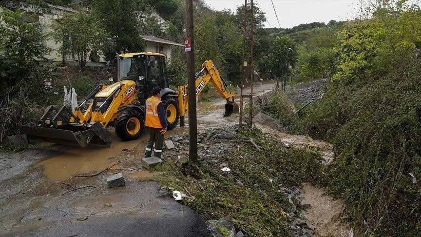 Istanbul demolishes streambed buildings after deadly floods