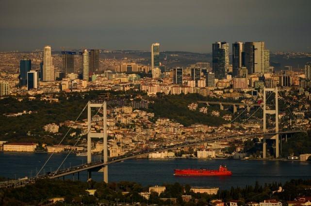 Markets focus on rate decision as economists see 100 bps cut