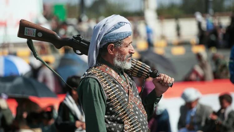 Houthis step up attacks in Yemen as camp strike toll rises