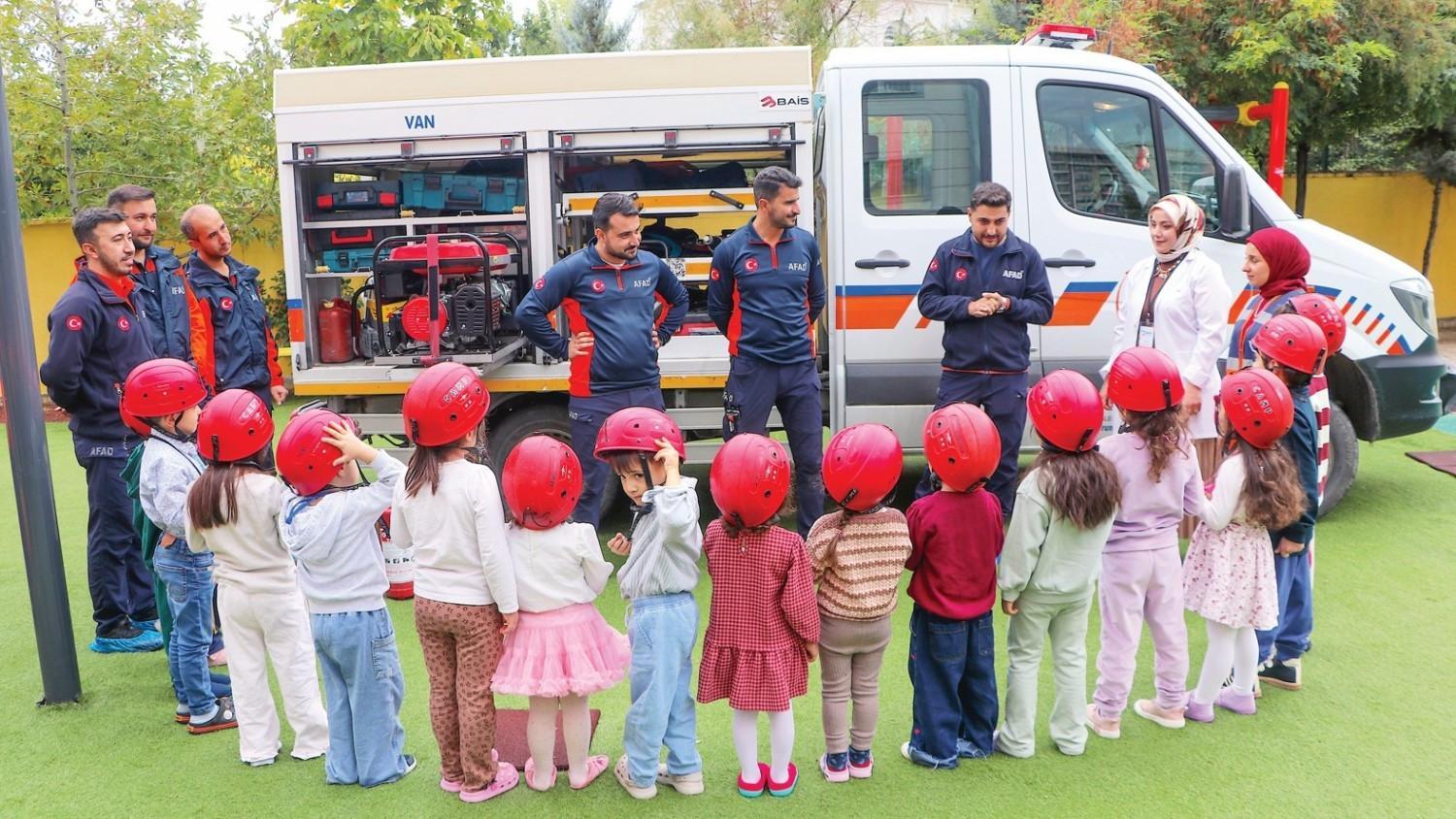 Quake survivors train kindergartners in eastern Türkiye