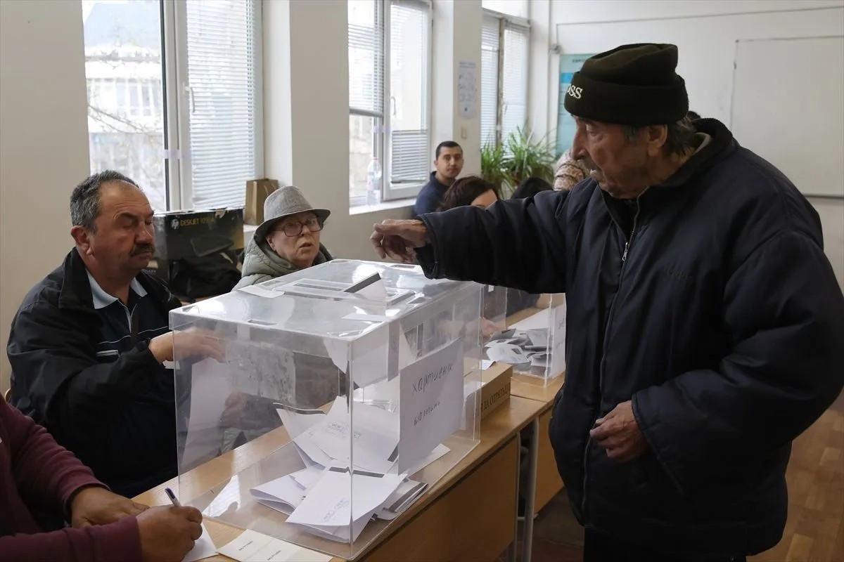 Bulgaria votes for president after Black Sea attacks