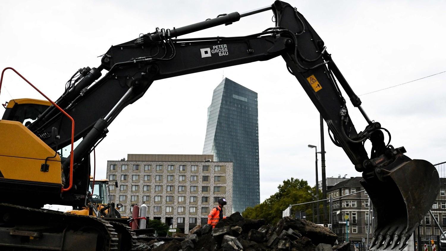 France's debt woes in focus as ECB meets