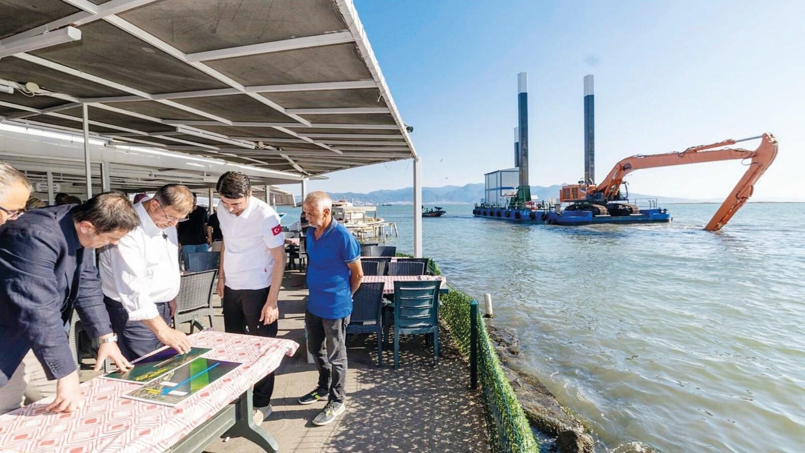İzmir removes 1.5 million tons of mud from bay