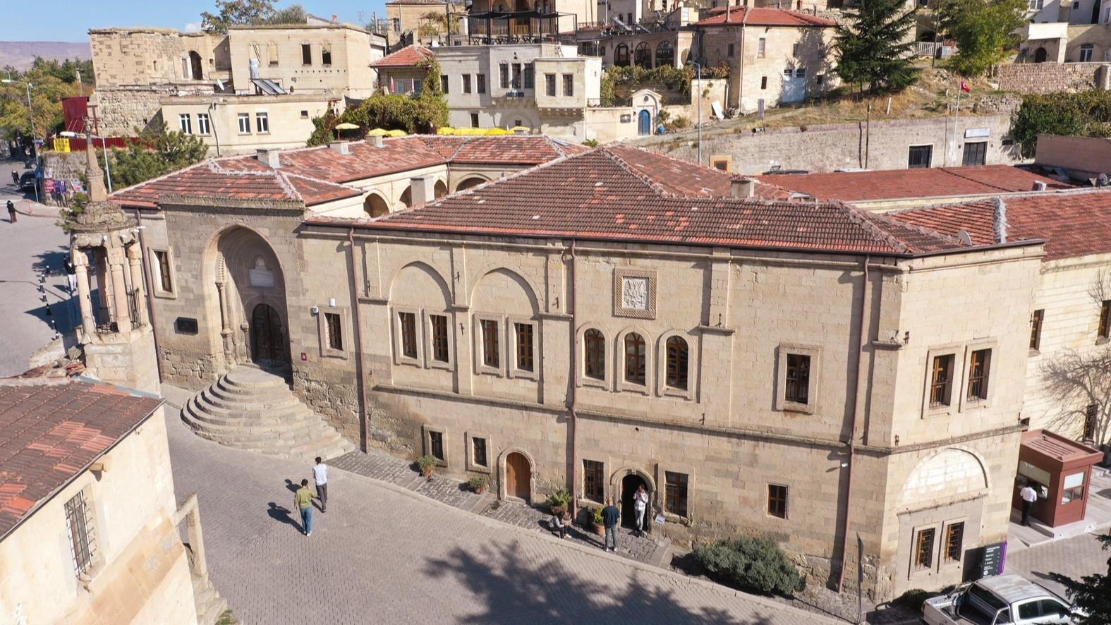 Digital database preserves centuries-old mansions