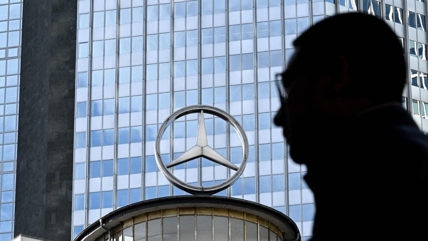 Mercedes cuts profit outlook as China sales fall