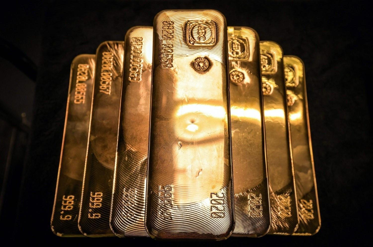 Rising oil prices and inflation weigh on gold