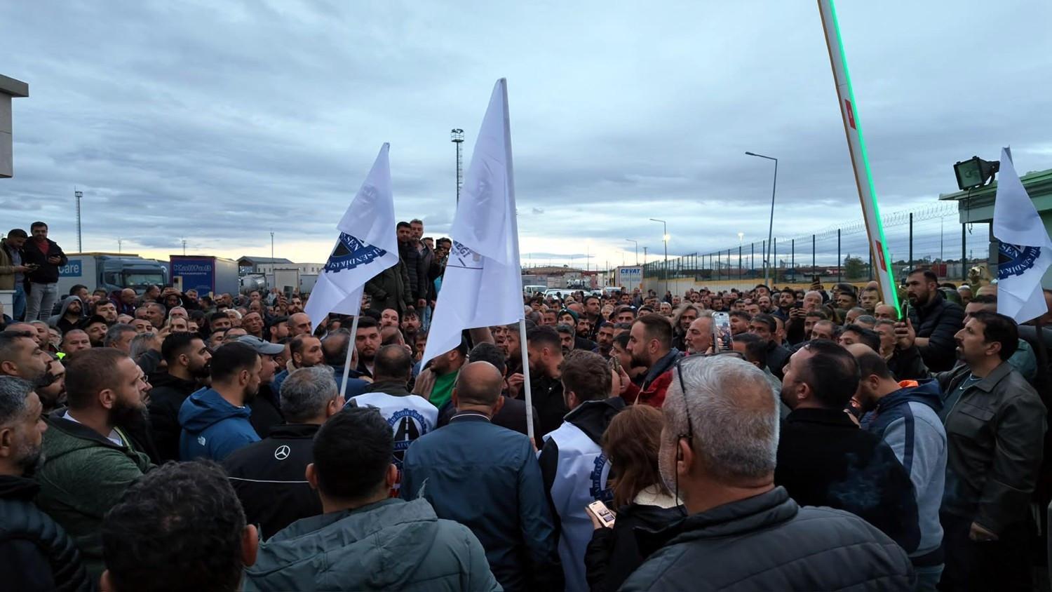 Turkish truckers halt border crossings over Schengen limits
