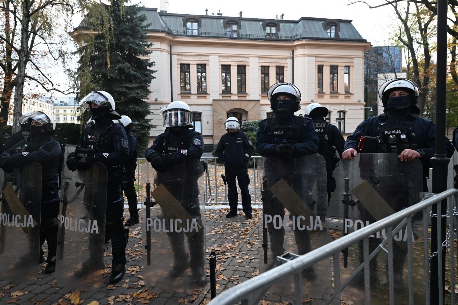 Police deployment deepens Poland’s court dispute