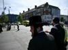 Man charged with attempted murder after stabbing 2 Jewish Londoners