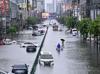 Bangkok floods force thousands into emergency shelters