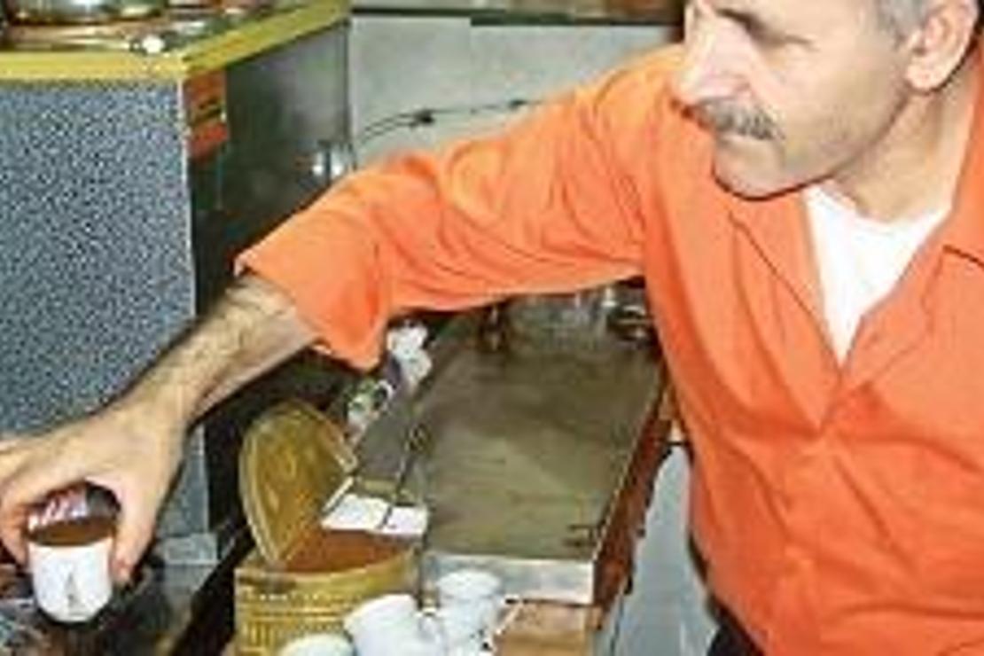 Kemeraltı’nın fincanda pişen Türk kahvesi