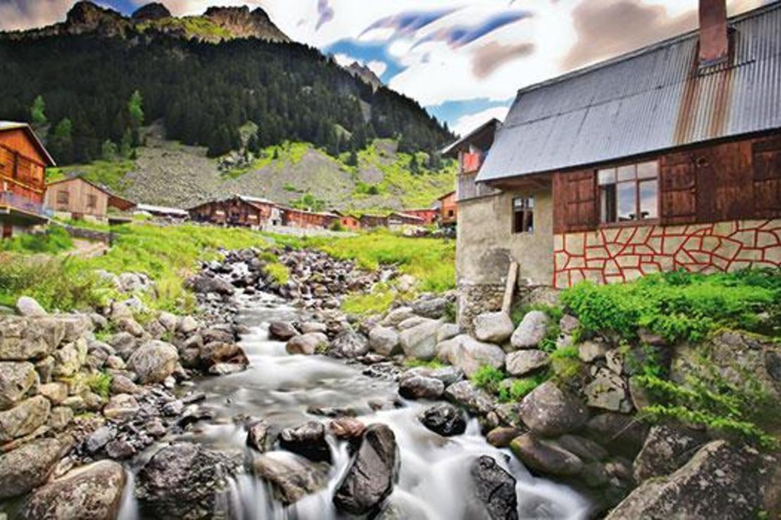 Bir deniz yağar Karadeniz’e...