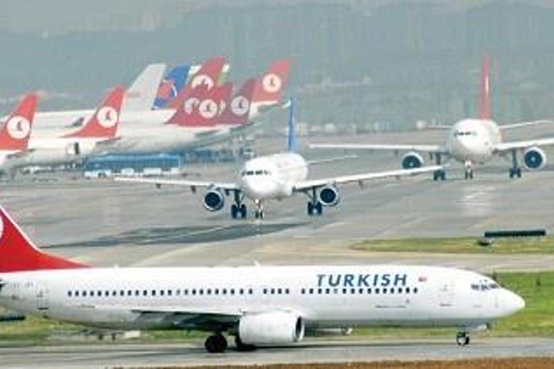 Türk bayraklı 324 havayolu uçağı var
