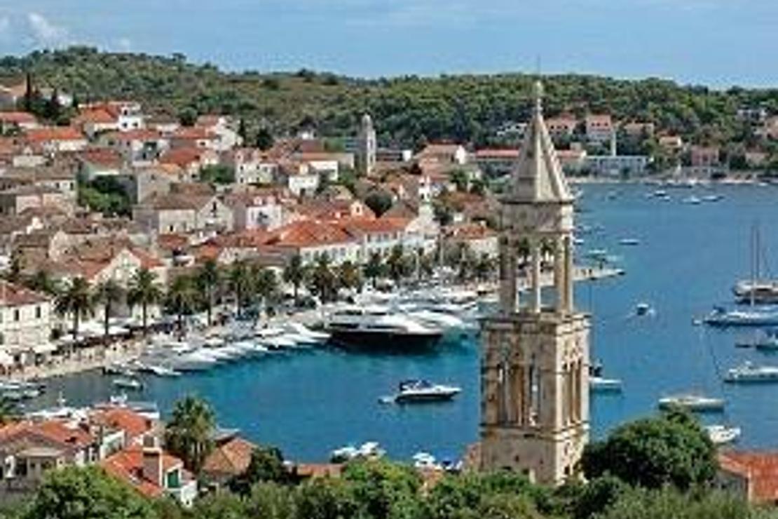 Hvar Adası ve karşıki dağların hüznü