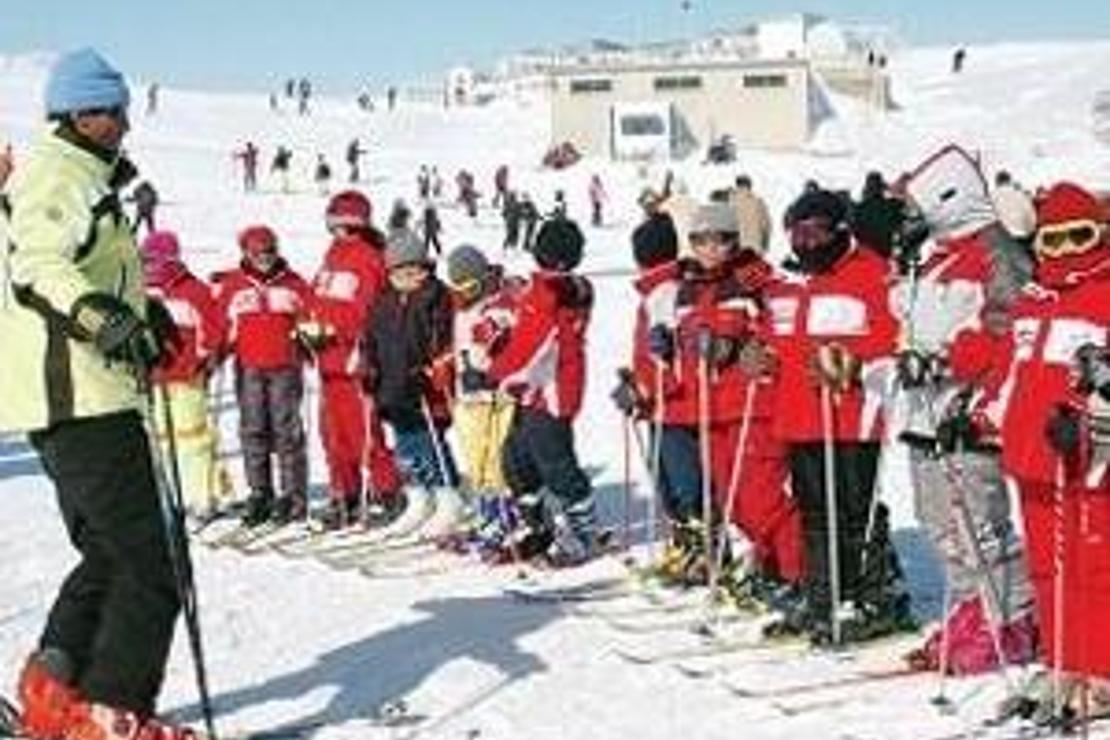 Erciyes kayakçı bekliyor