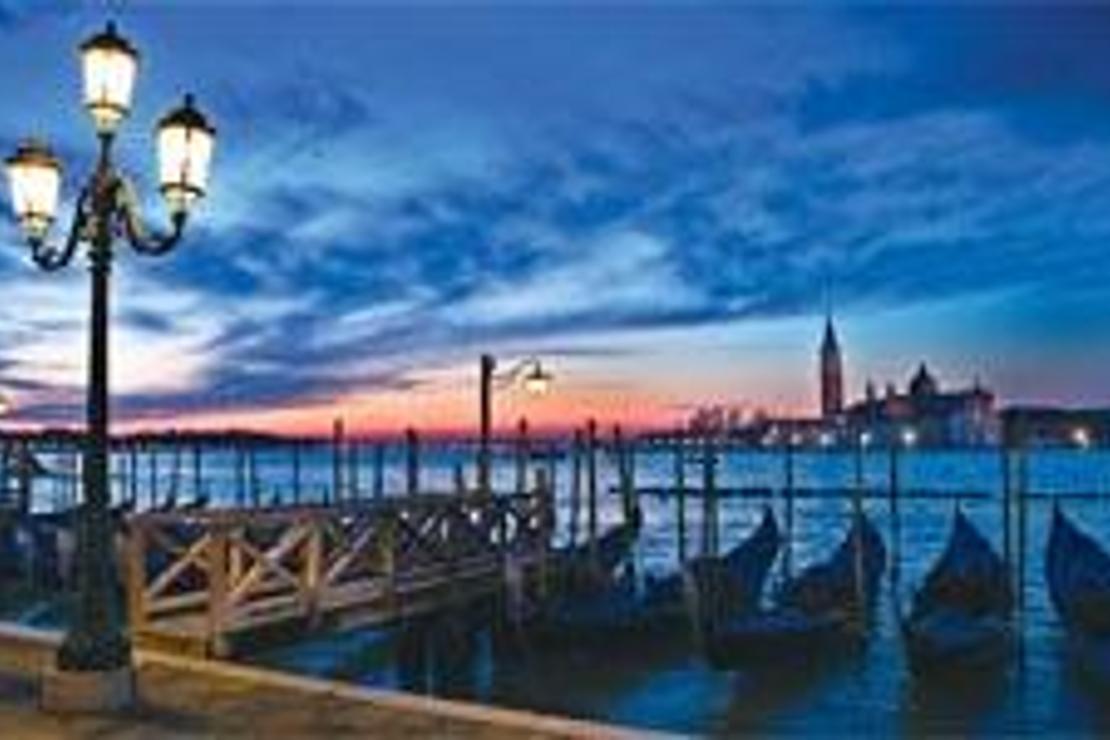Venedik 18 günlüğüne gökkuşağına boyanacak