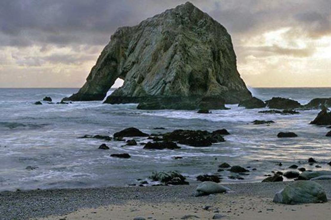 Doğanın ellerinden çıkan sanat eseri: Fil Kayası / İzlanda
