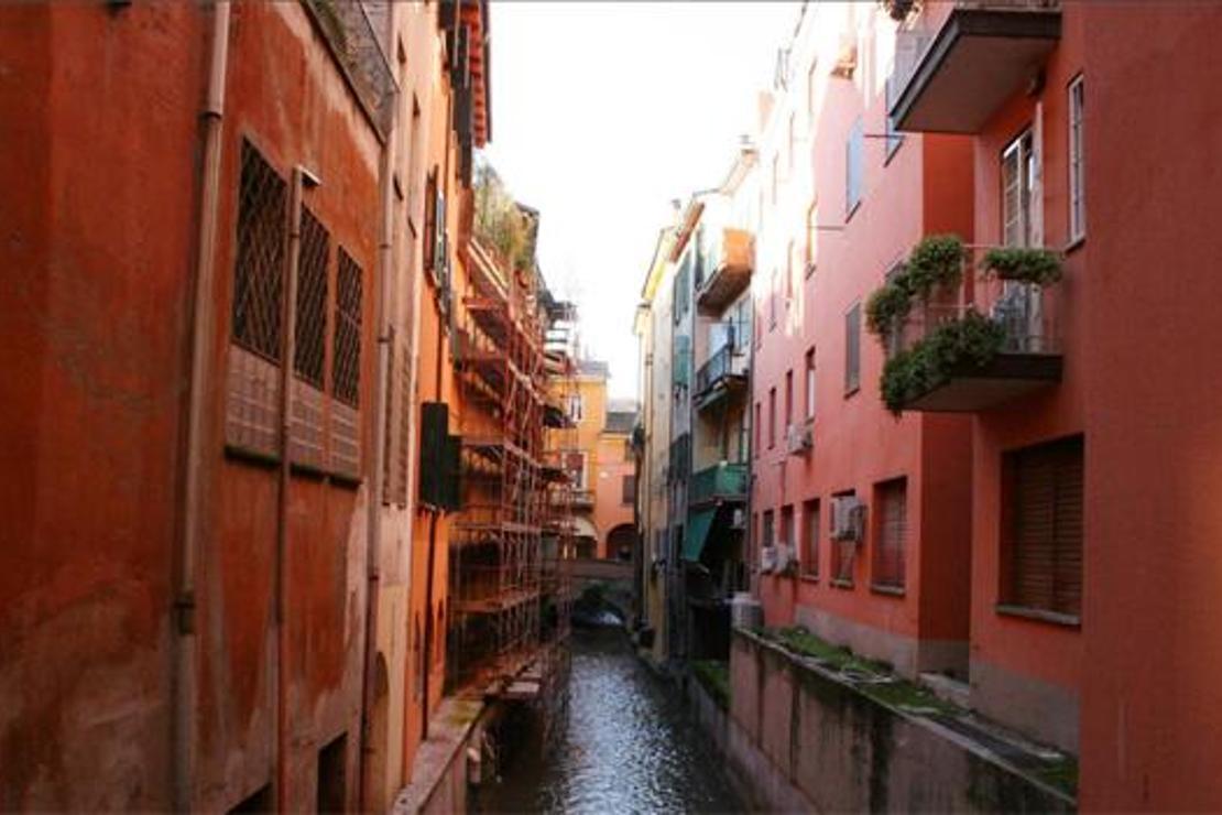 Nam-ı diğer kızıl şehir Bolonya