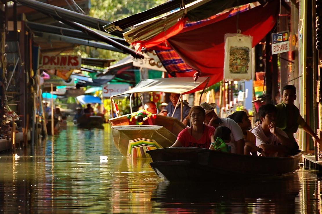 Dünyanın en ilginç pazarı Tayland'da