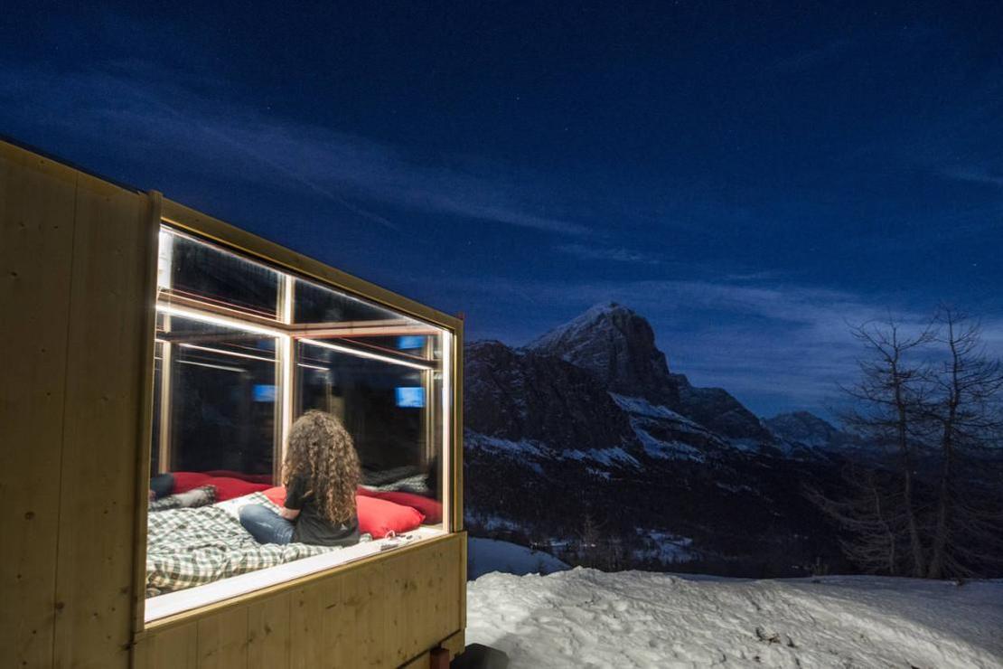 Alpler'in tepesindeki yıldız ışığı odası