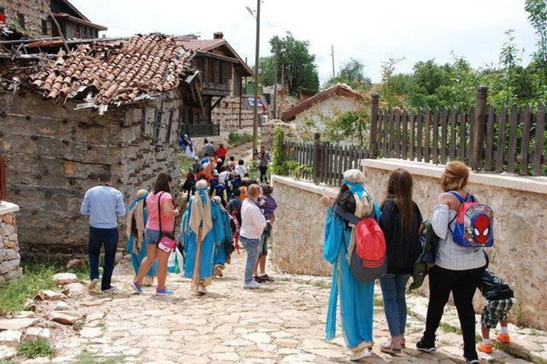 800 yıllık Sarıhacılar Mahallesi’ne 10 bin turist akın etti